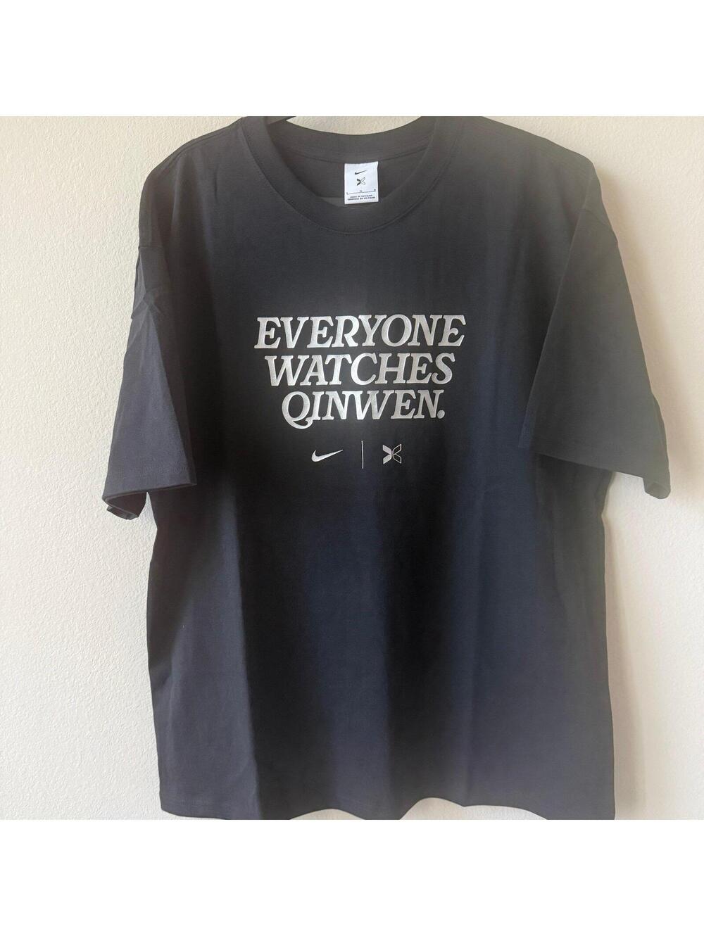 Nike Everyone Watches Qinwen Men's T-shirt